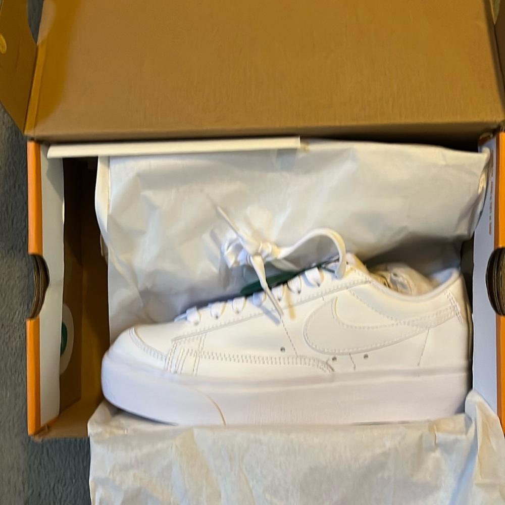 Nike blazers women’s 6.5 new in box never worn